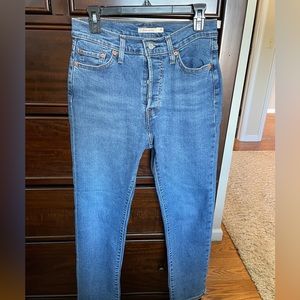 Levi’s wedgie straight, size 29